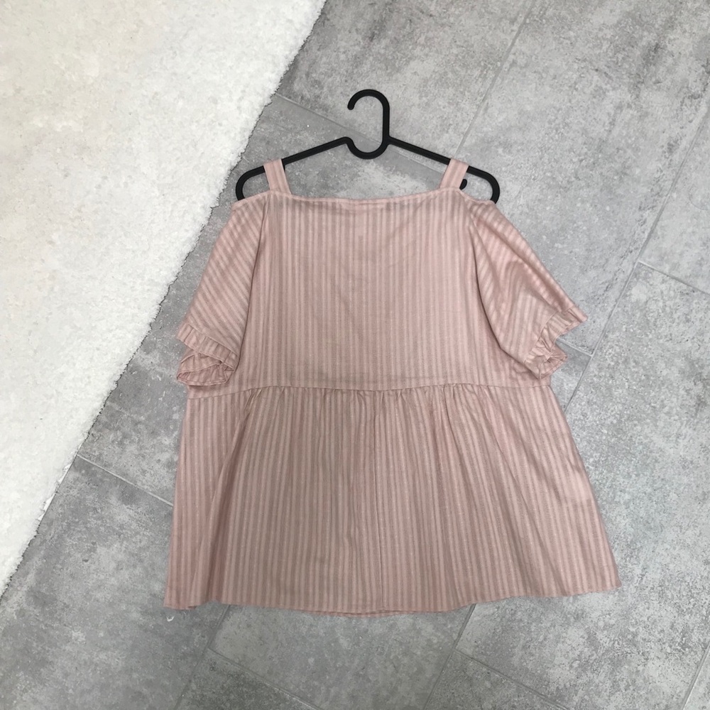 BCBG off the shoulder top